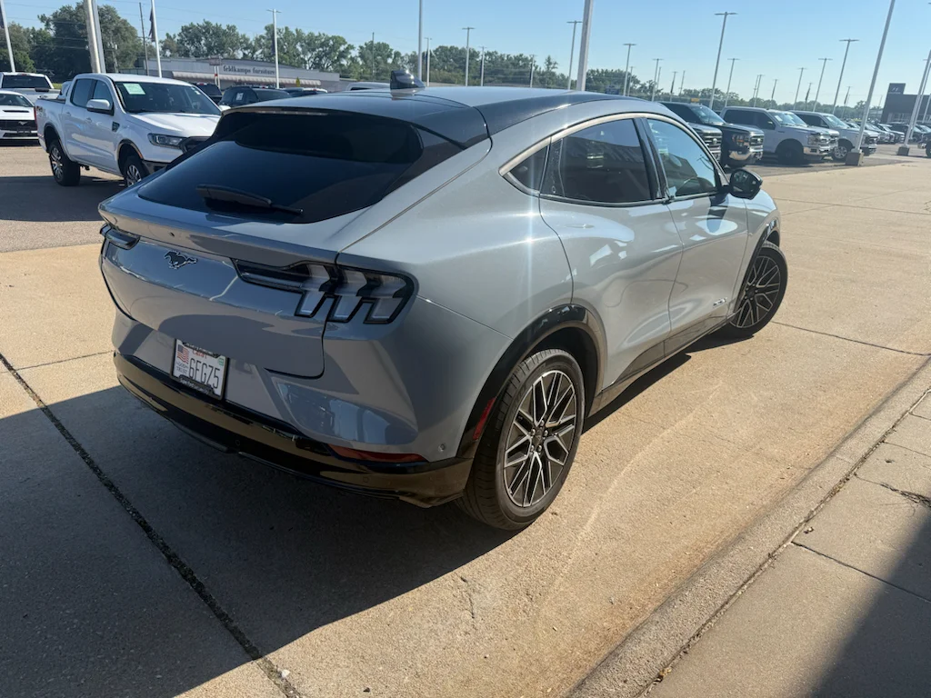 Used 2024 Glacier Gray Metallic TriCoat Ford Premium image 9
