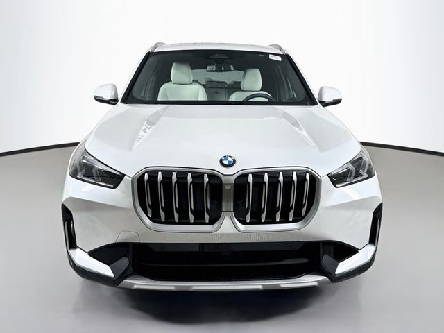 New 2026 White Metallic BMW xDrive28i image 2