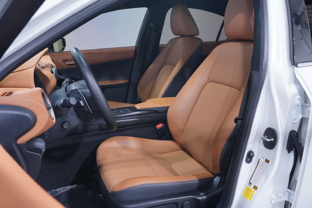Used 2022 White Pearl Lexus 300 image 7