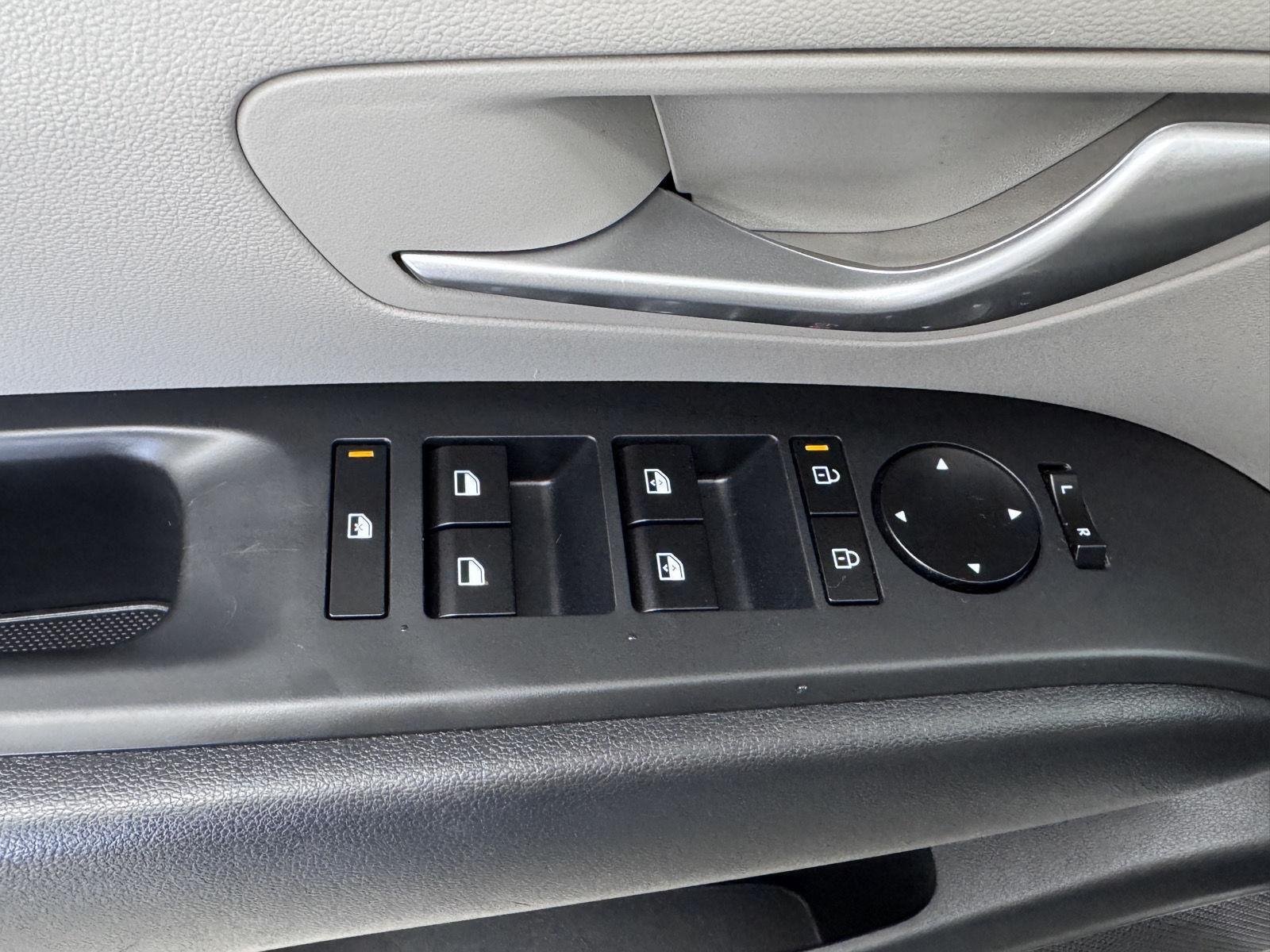 Used 2025 Serenity White Pearl Hyundai SEL Convenience image 19
