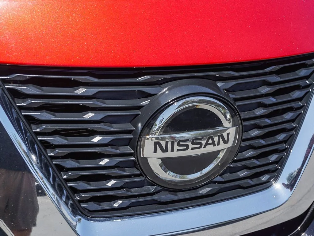 Used 2018 Red Nissan SV image 11