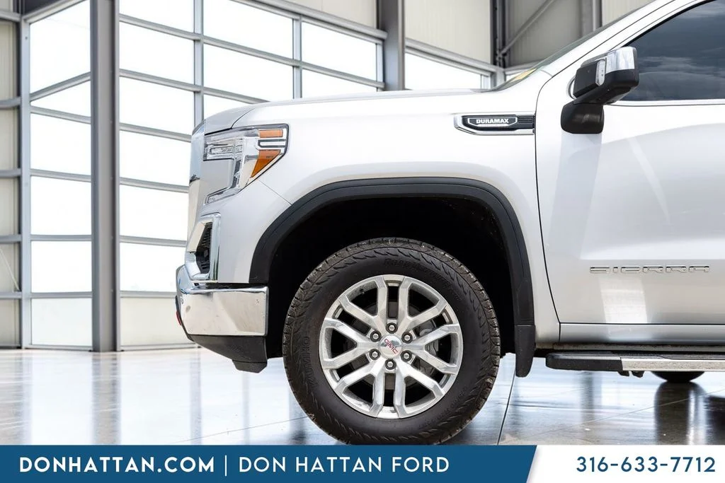 Used 2021 Silver GMC SLT image 33
