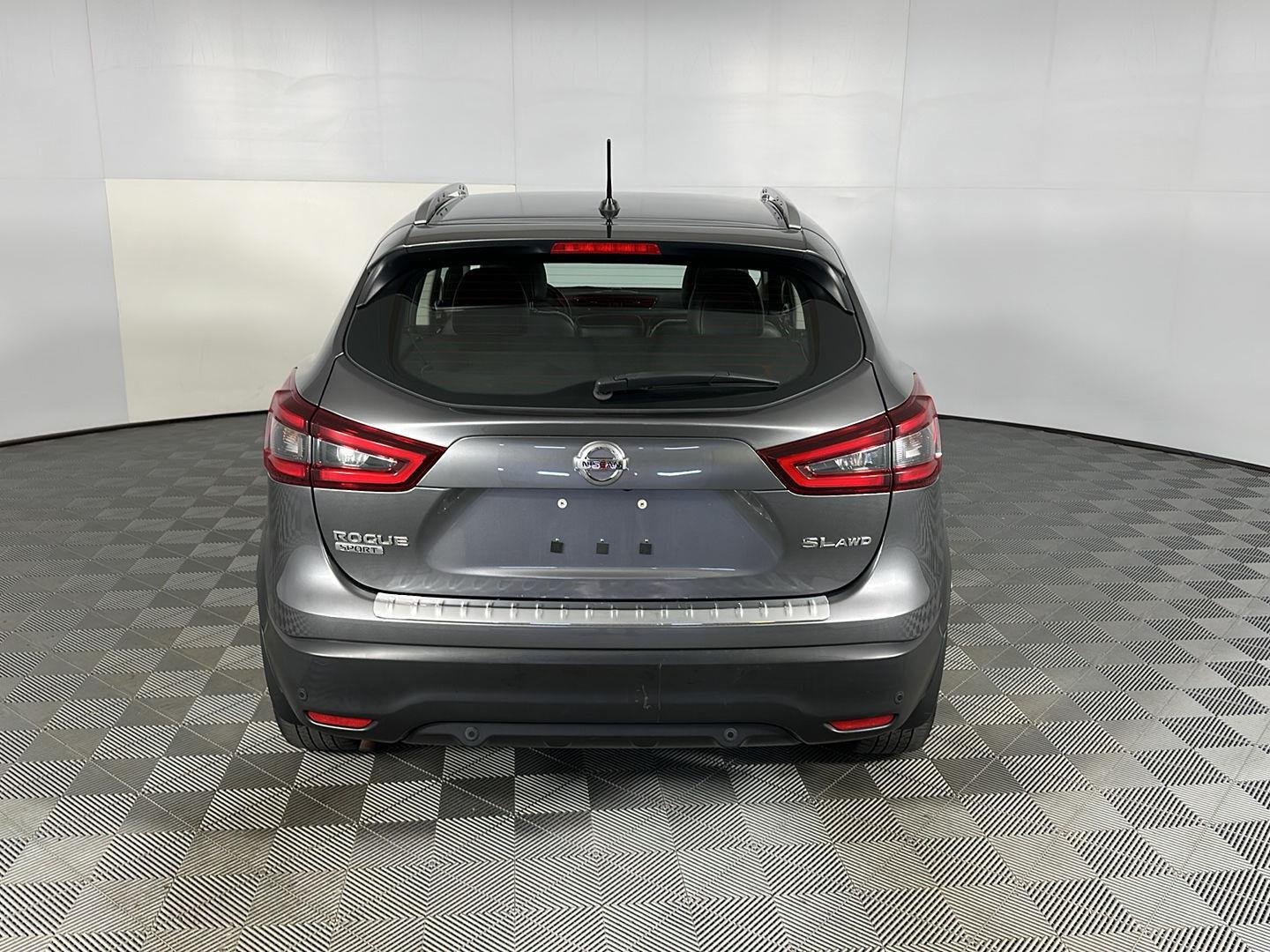 Used 2022 Gun Metallic Nissan SL image 9