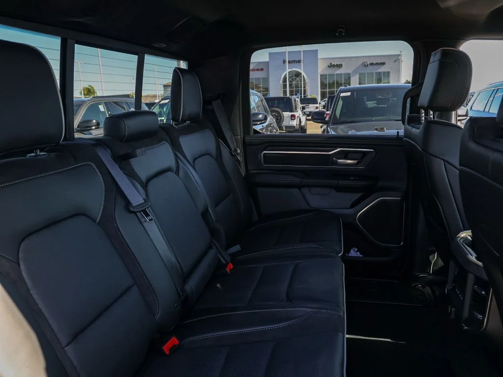 New 2026 Diamond Black Crystal Pearl-Coat Exterior Paint RAM Laramie image 16
