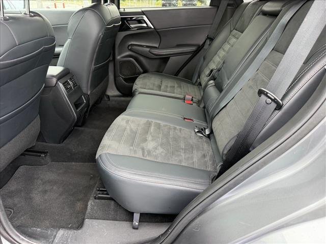 Used 2024 Mercury Gray Metallic Mitsubishi SE image 11