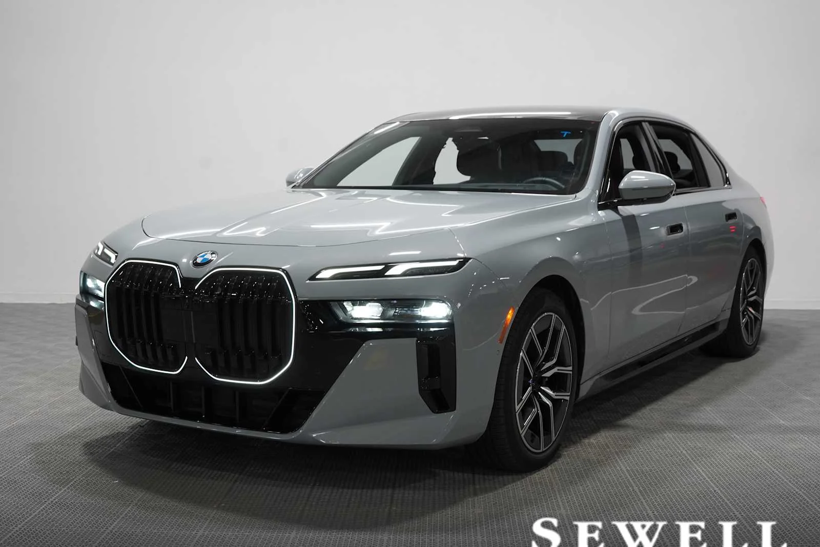 2025 BMW 7 Series 740i xDrive Sedan's photo