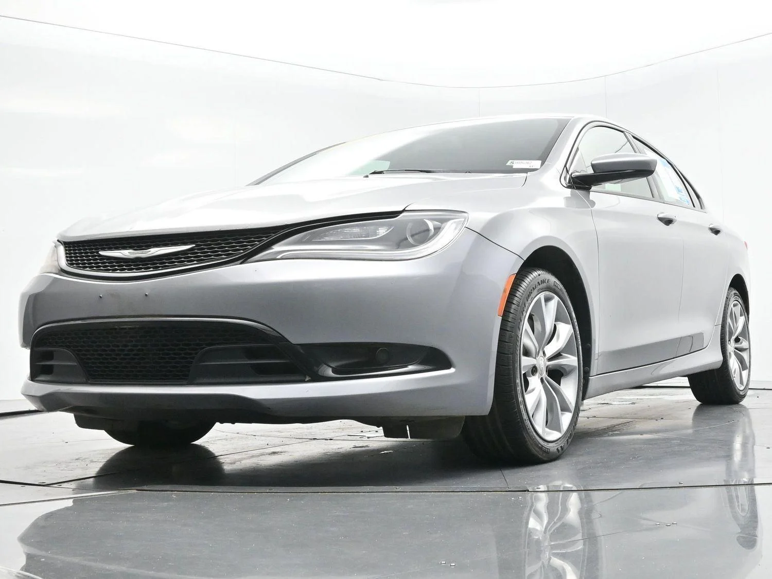 Used 2015 Billet Silver Metallic Clearcoat Chrysler S image 43