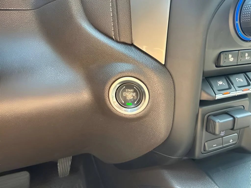 Used 2020 IRIDESCENT PEARL TRICOAT Chevrolet LTZ image 26