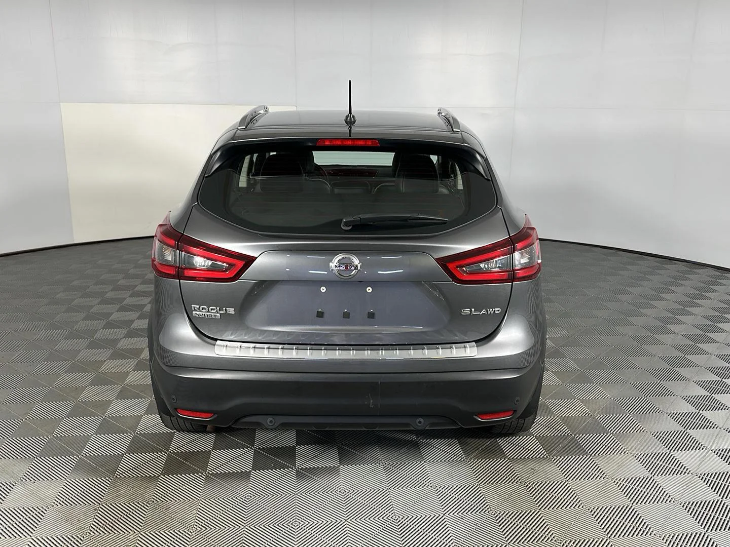 Used 2022 Gun Metallic Nissan SL image 9