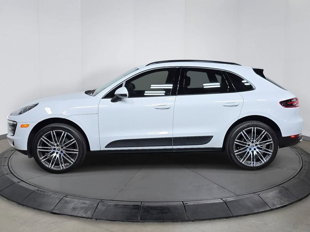 Used 2018  Porsche  image 2