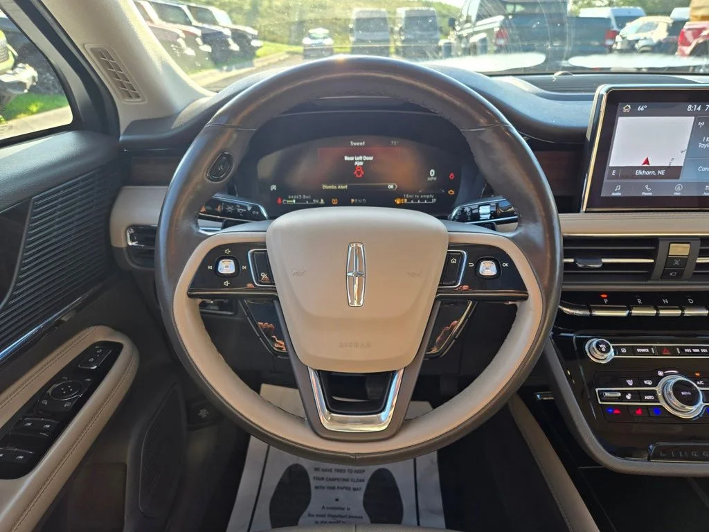 Used 2022 White Lincoln Reserve image 20