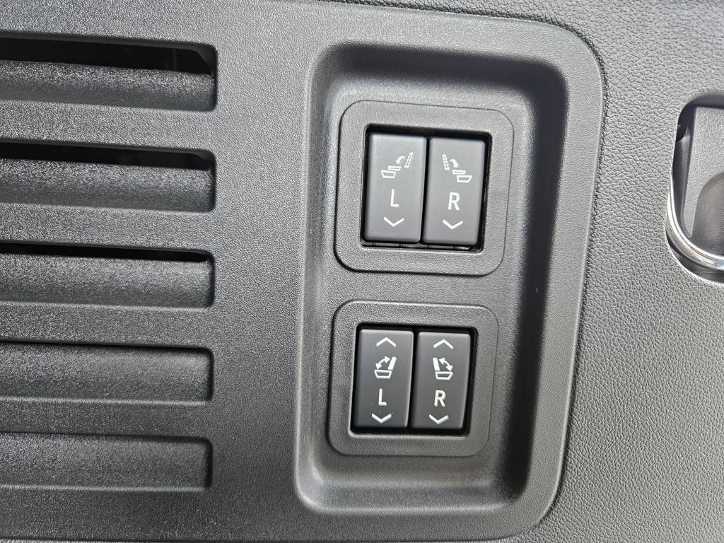 2026 GMC Acadia Denali - Photo 21