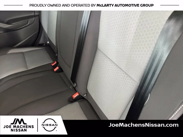 Used 2018 Black Ford SE image 27