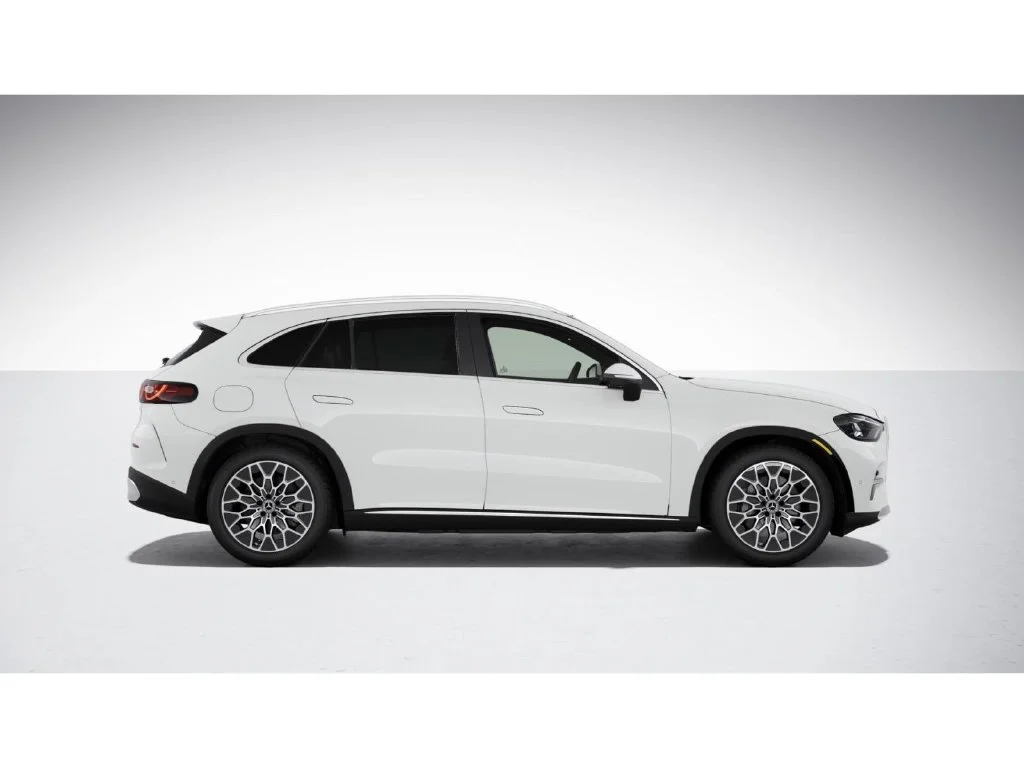New 2027 White Mercedes-Benz GLC 400 image 2