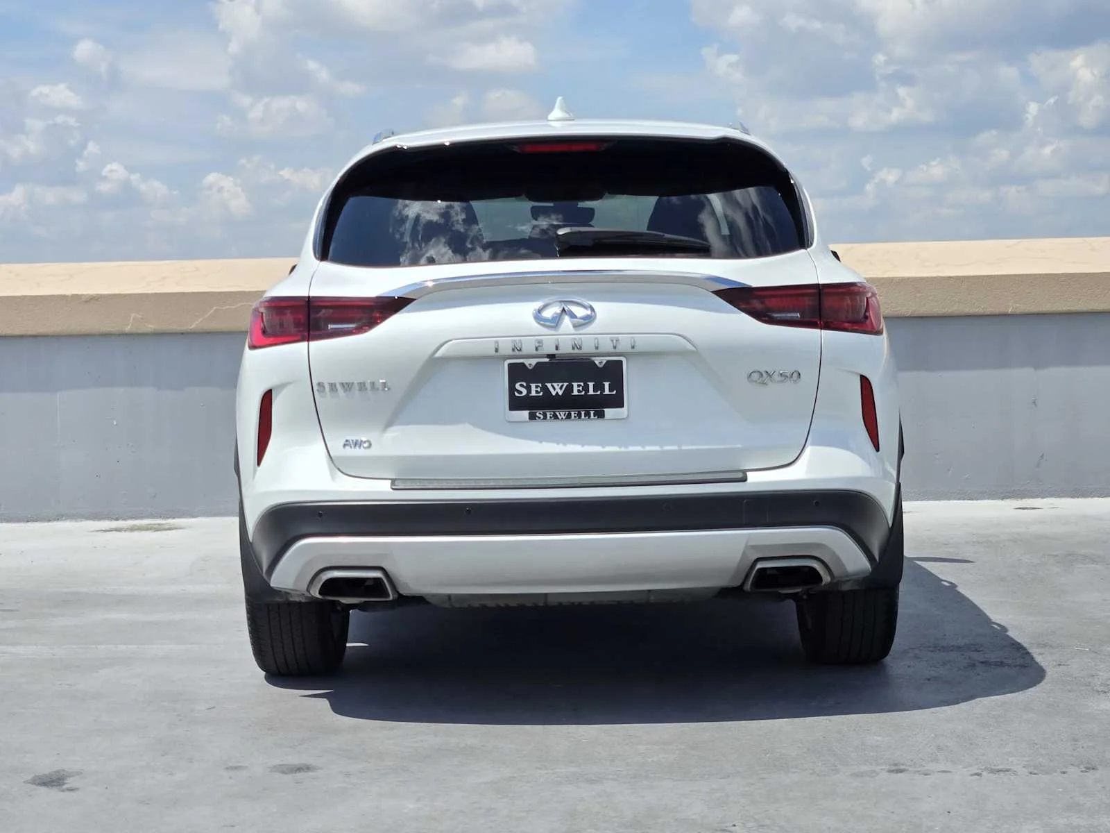 Certified Used 2024 Radiant White INFINITI LUXE image 6