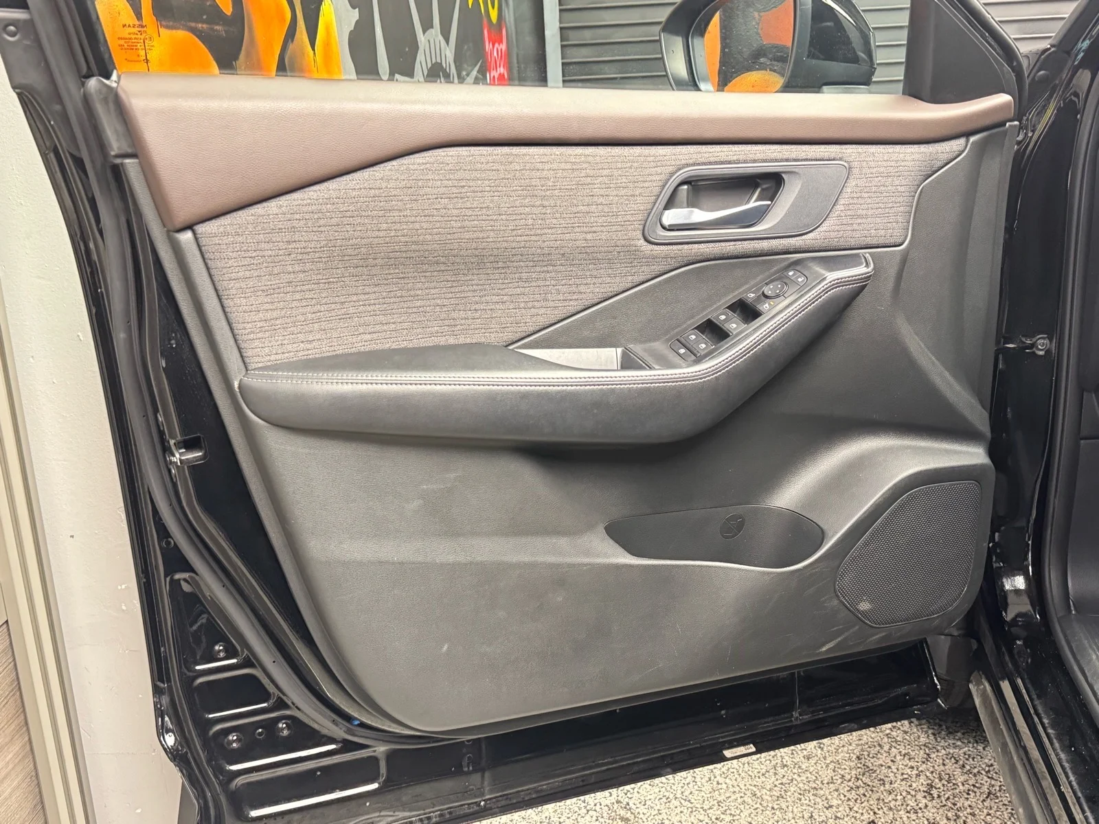 Used 2023 Super Black (kh3) Nissan SV image 7
