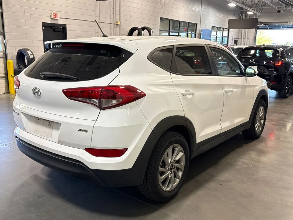 Used 2018 White Hyundai SE image 4