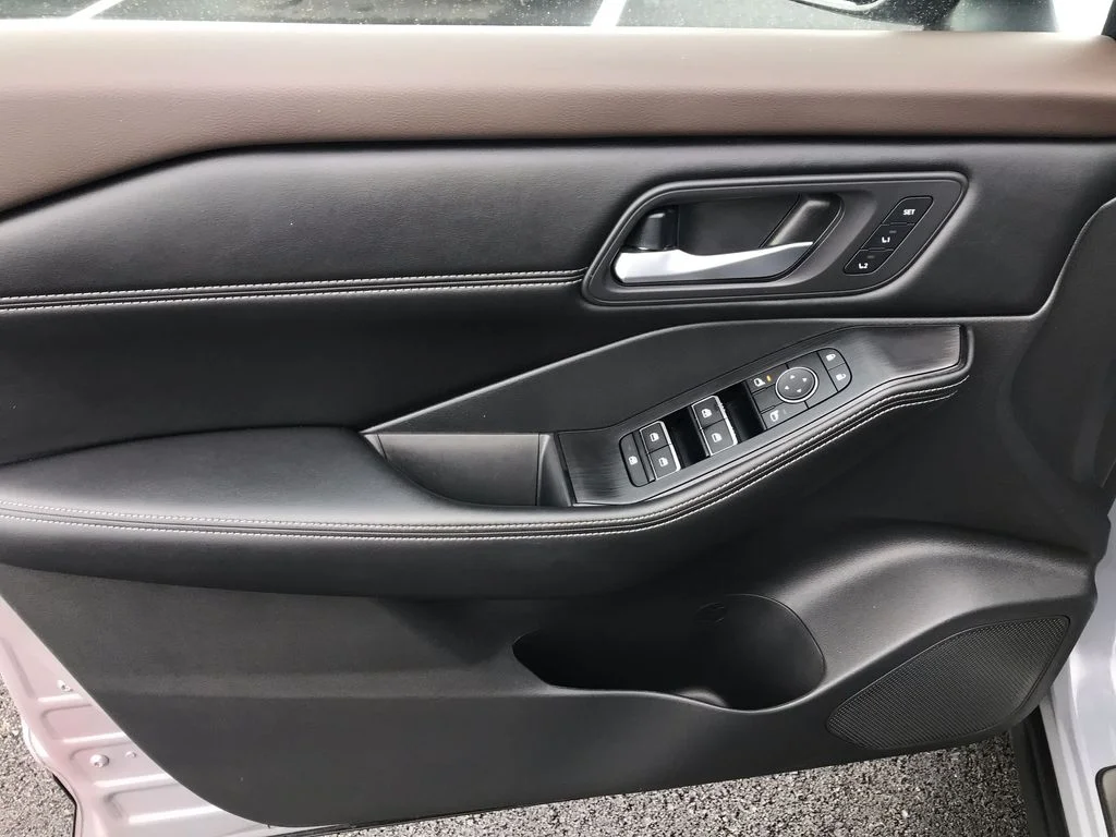 Used 2023 Gray Nissan SL image 13