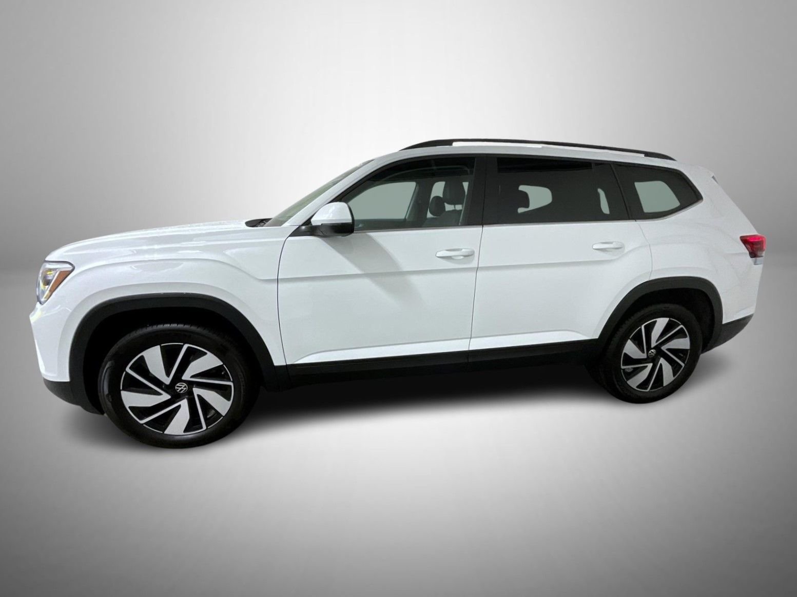 2025 Volkswagen Atlas SE w/Tech - Photo 8