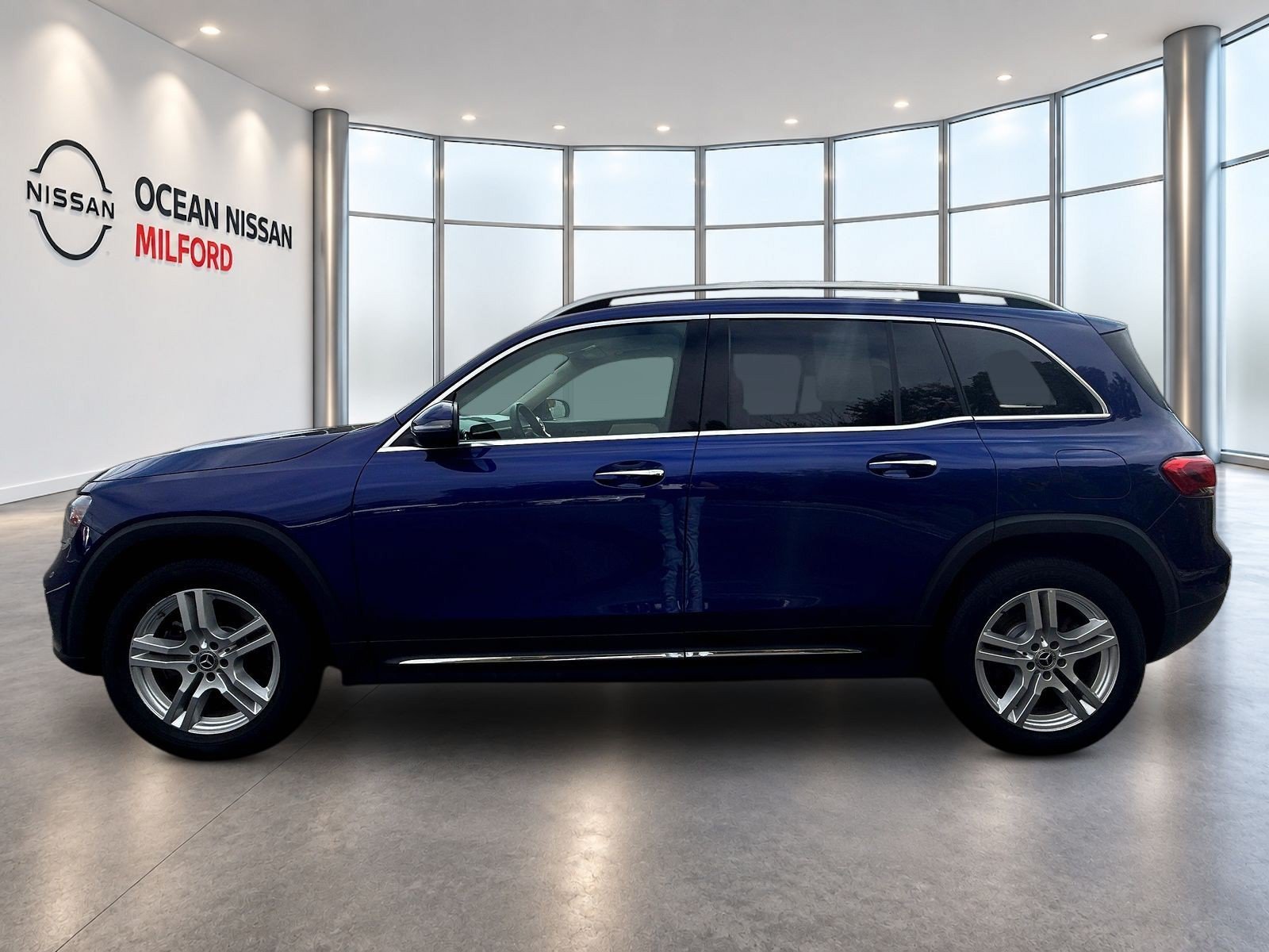 Used 2022 Galaxy Blue Metallic Mercedes-Benz GLB 250 image 8