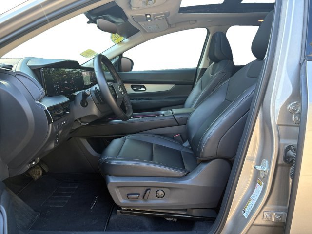 Used 2025 Gold Nissan SL image 8