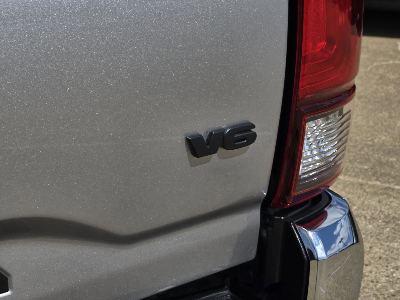 Used 2019 Magnetic Gray Metallic Toyota SR5 image 11