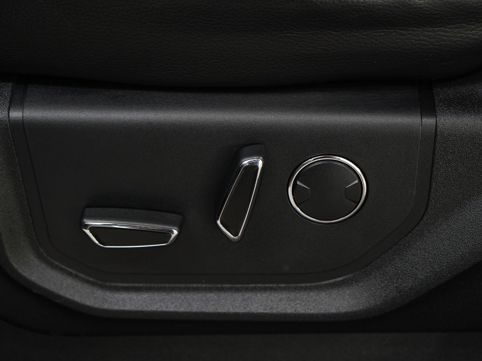 Used 2017 Black Ford Lariat image 25