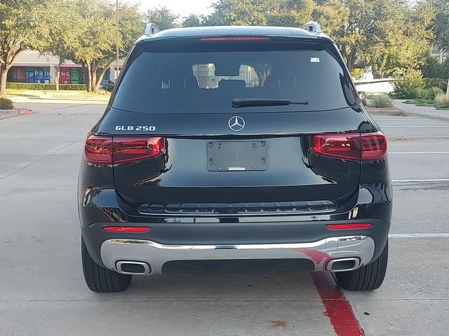 Used 2025 Black Mercedes-Benz GLB 250 image 4