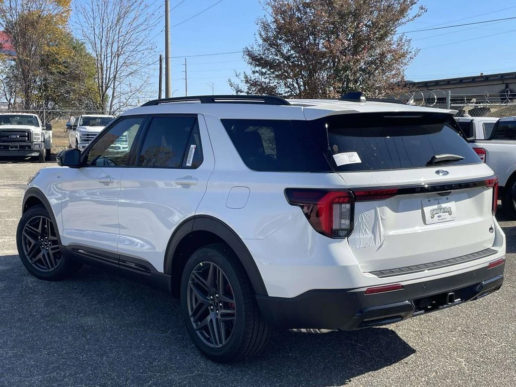 New 2026 Star White Metallic Tri-Coat Ford ST-Line image 5