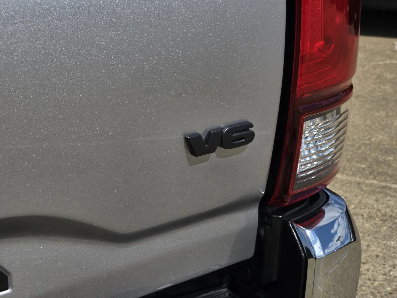 Used 2019 Magnetic Gray Metallic Toyota SR5 image 11