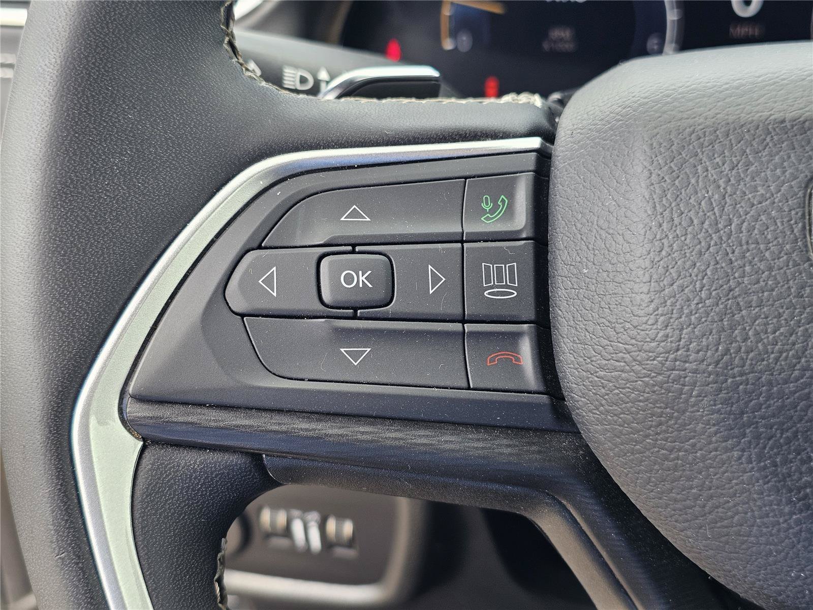 Used 2024 Silver Zynith Jeep Altitude image 20