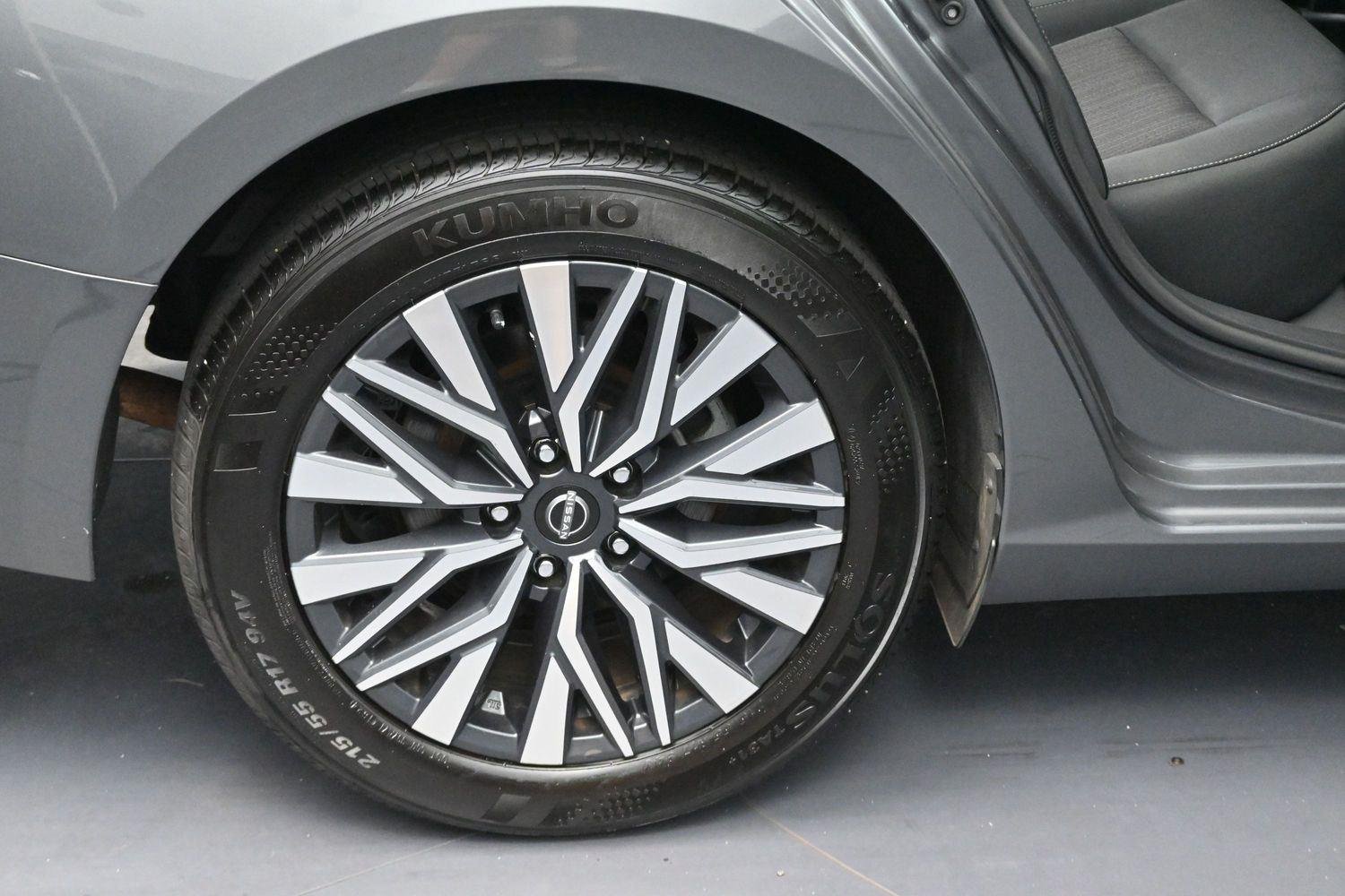 Used 2024 Gun Metallic Nissan 2.5 SV image 30