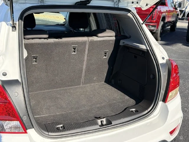Used 2022 SUMMIT WHITE Chevrolet LS image 11