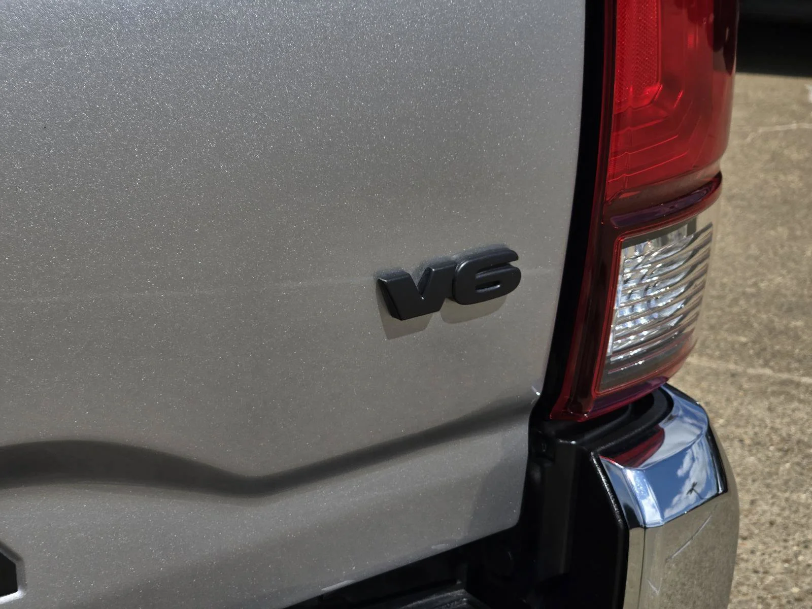 Used 2019 Magnetic Gray Metallic Toyota SR5 image 11