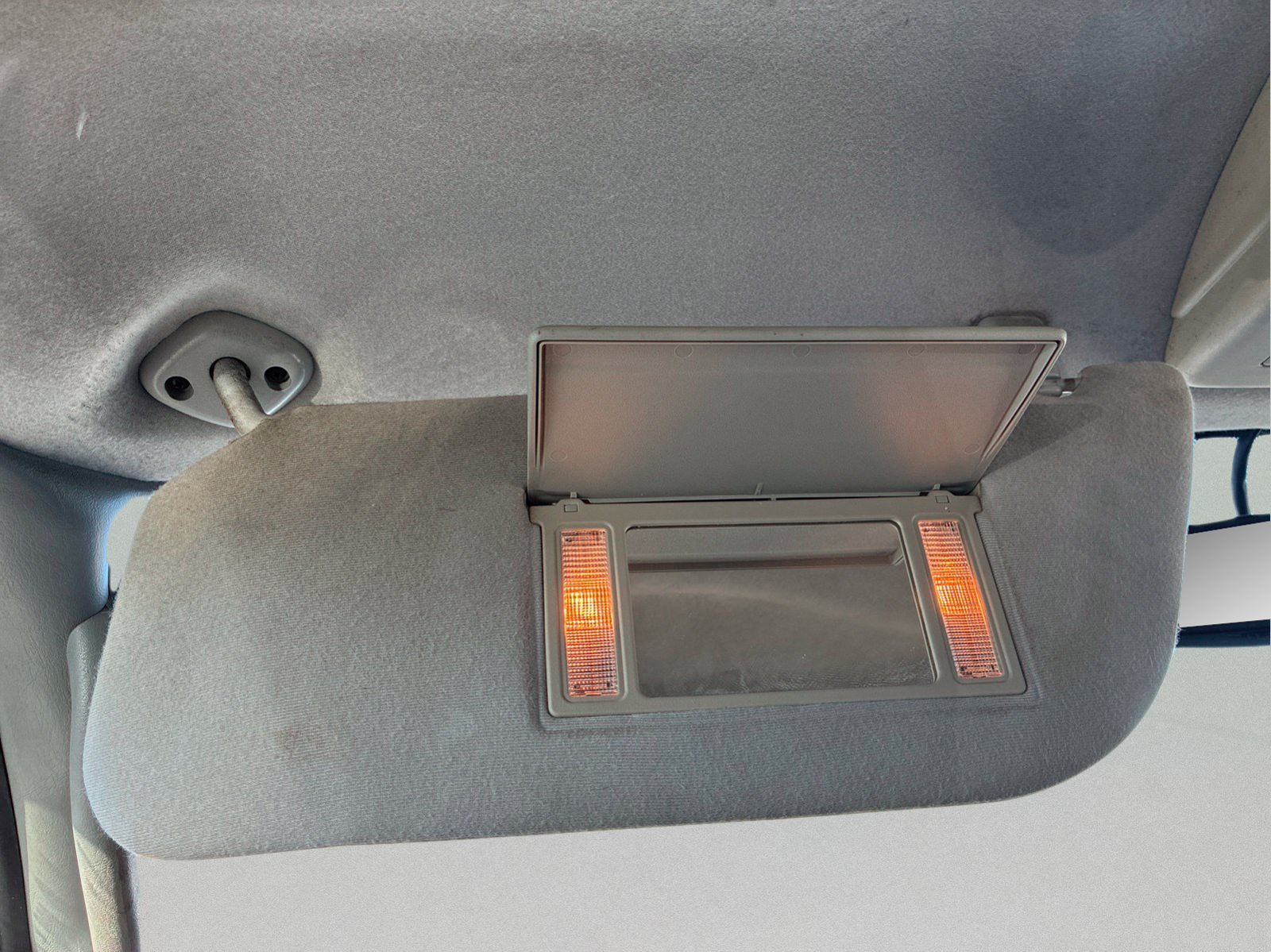 Used 2005 White Ford Lariat image 27