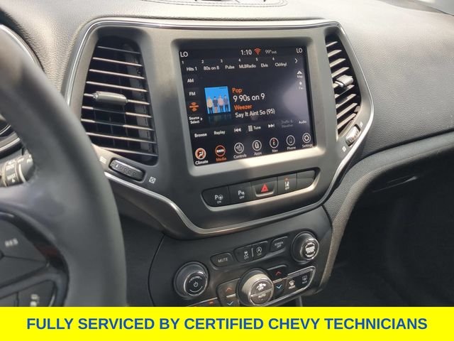 Used 2023 White Jeep Altitude image 31