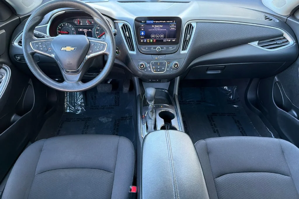 Used 2024 Sterling Gray Metallic Chevrolet LT image 17