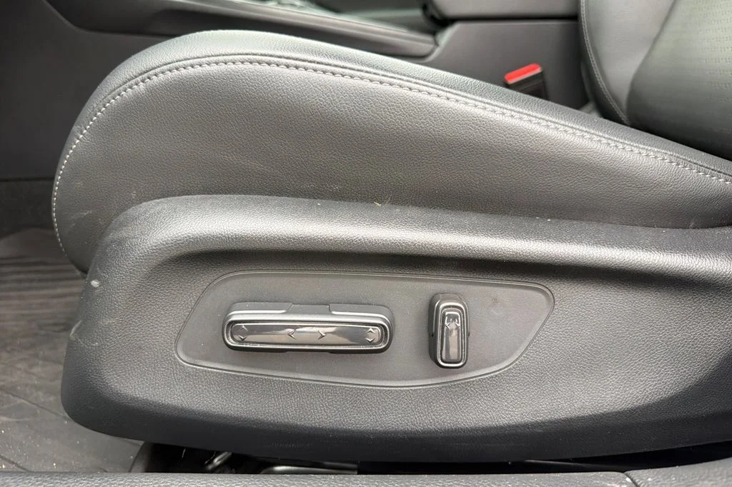 Used 2025 Platinum White Pearl Honda Sport Touring image 15