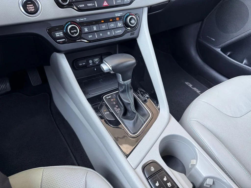 Used 2018 Red Kia Touring image 22