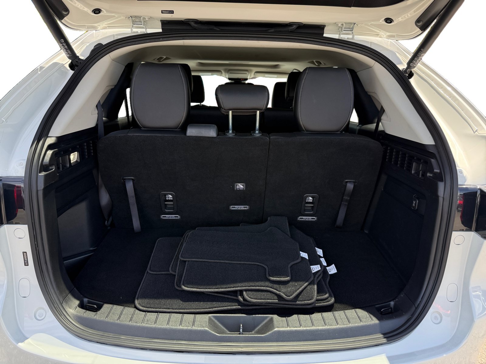 Certified Used 2024 White Mazda Preferred image 17