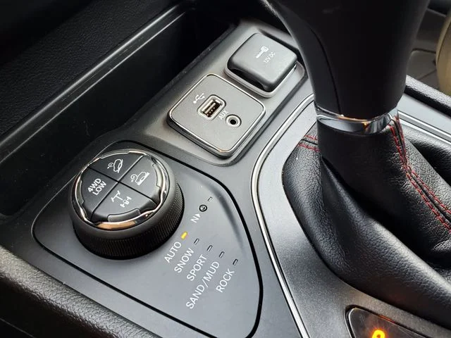 Used 2019 Gray Jeep Trailhawk image 33