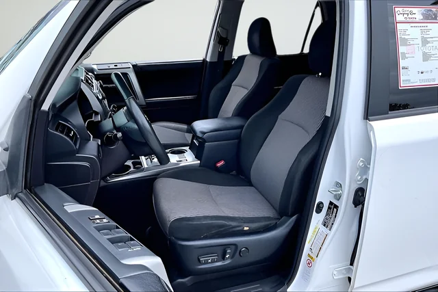 Used 2016 White Toyota SR5 image 18