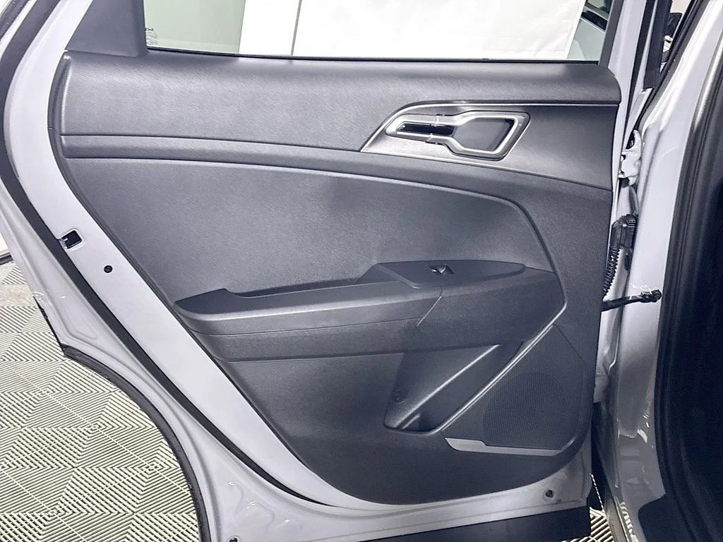 New 2026 Wolf Gray Kia S image 18
