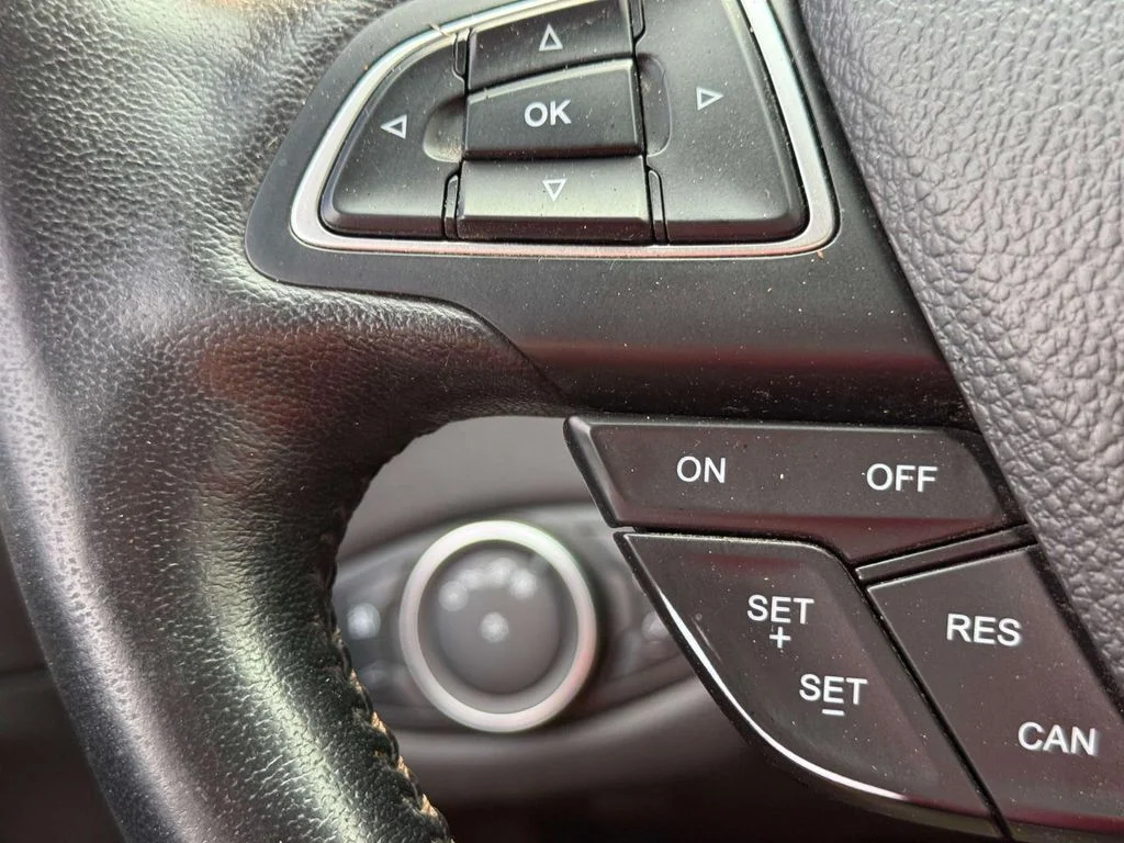 Used 2019 Blue Ford SEL image 16