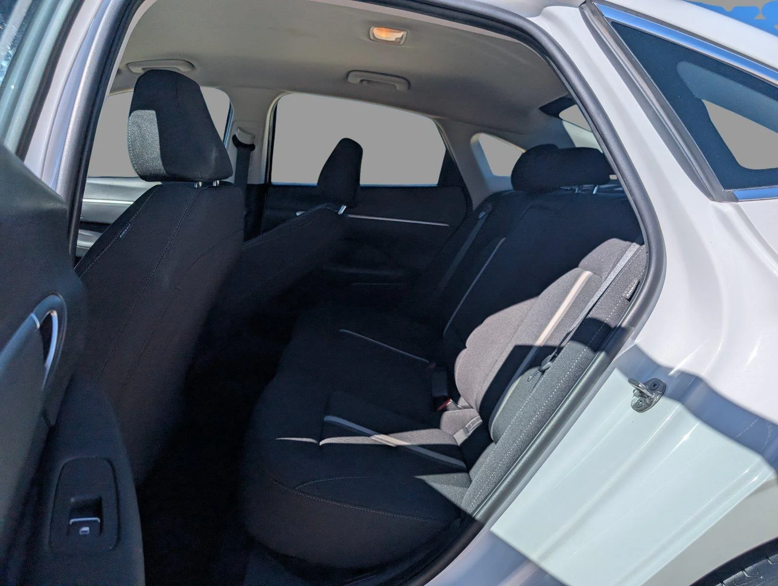 Used 2025 Serenity White Hyundai SEL image 19