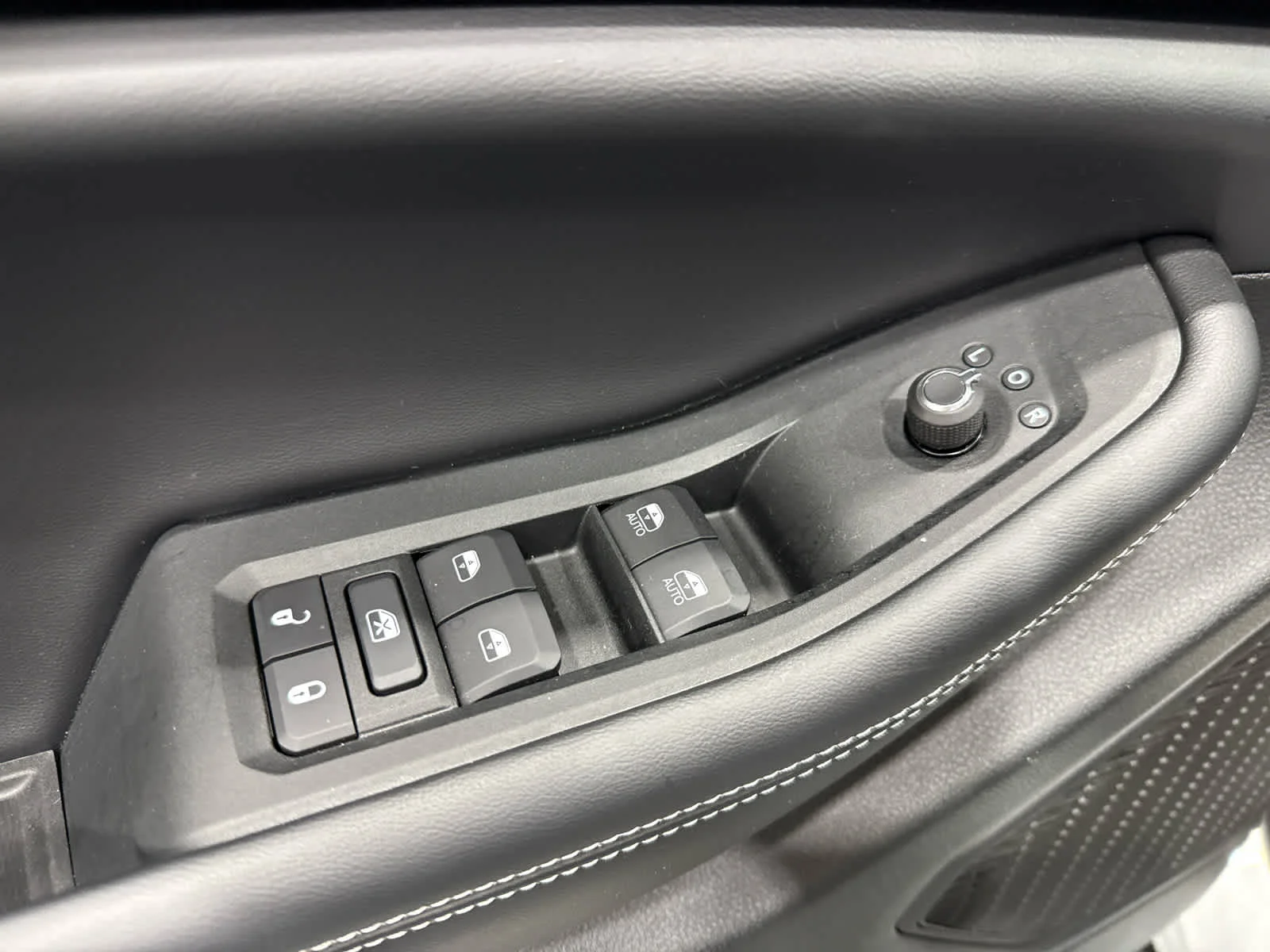 Used 2025 Silver Jeep Altitude 4x4 image 17