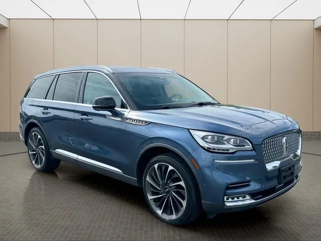 Used 2020 Blue Lincoln Reserve image 2