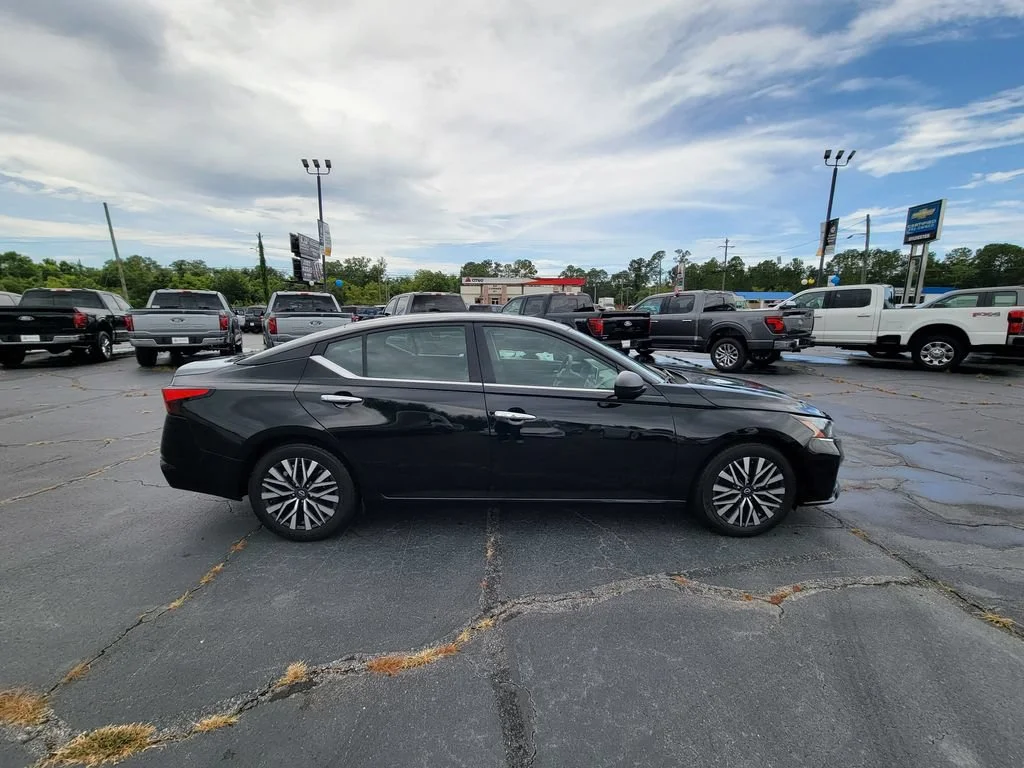 Used 2024 Black Nissan 2.5 SV image 6