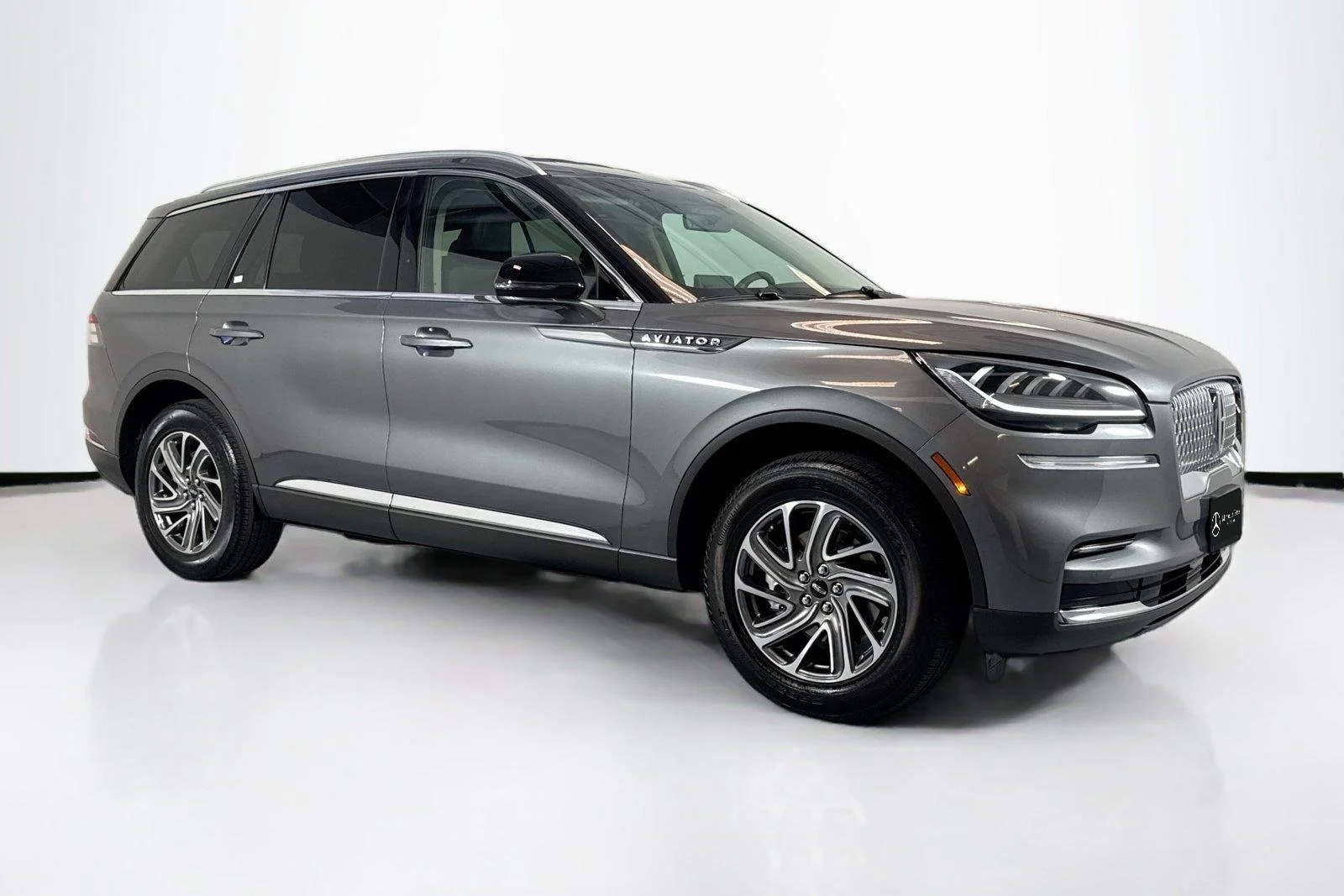 Used 2024 Asher Gray Metallic Clearcoat Lincoln Premiere image 3