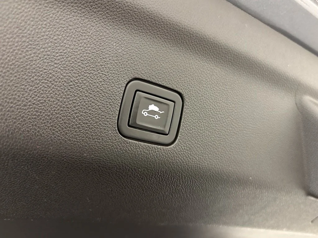 Used 2021 Gray Chevrolet Z71 image 40